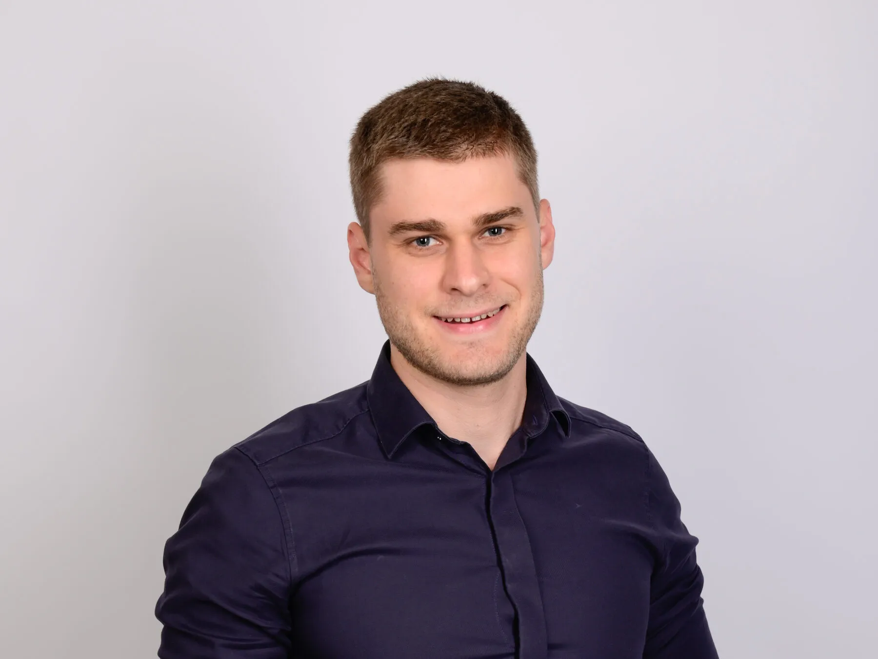 Lukas Westphal bei der Aufnahme einer Gefährdungsbeurteilung